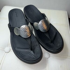 Crocs dual comfort size 8. Excellent condition. I think I wore them once.